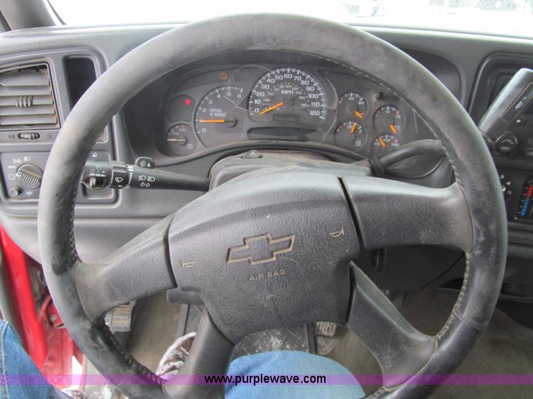 image for item G9547 2004 Chevrolet Silverado 2500HD Crew Cab pickup truck