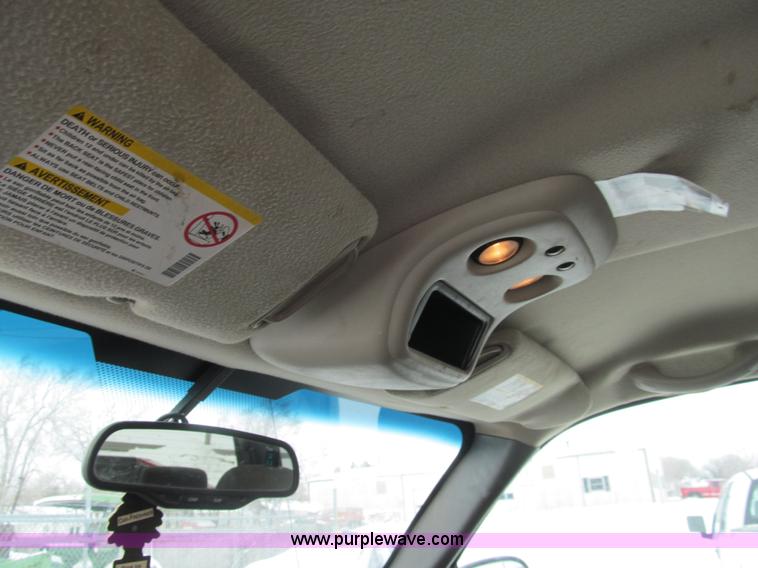 image for item G9547 2004 Chevrolet Silverado 2500HD Crew Cab pickup truck