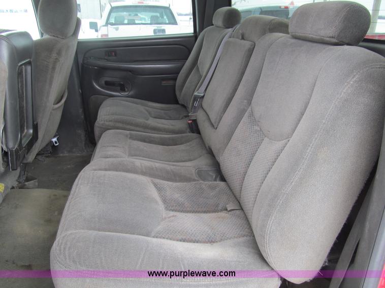 image for item G9547 2004 Chevrolet Silverado 2500HD Crew Cab pickup truck