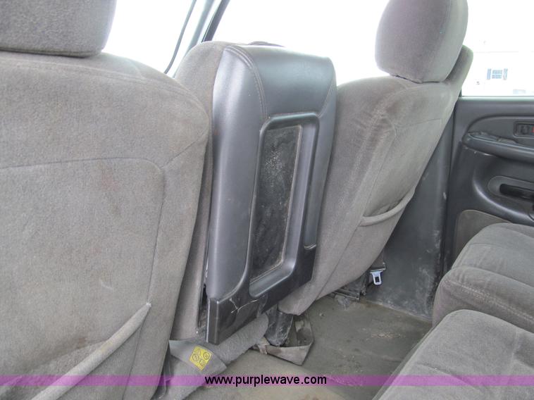 image for item G9547 2004 Chevrolet Silverado 2500HD Crew Cab pickup truck