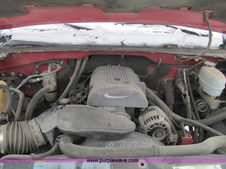 image for item G9547 2004 Chevrolet Silverado 2500HD Crew Cab pickup truck