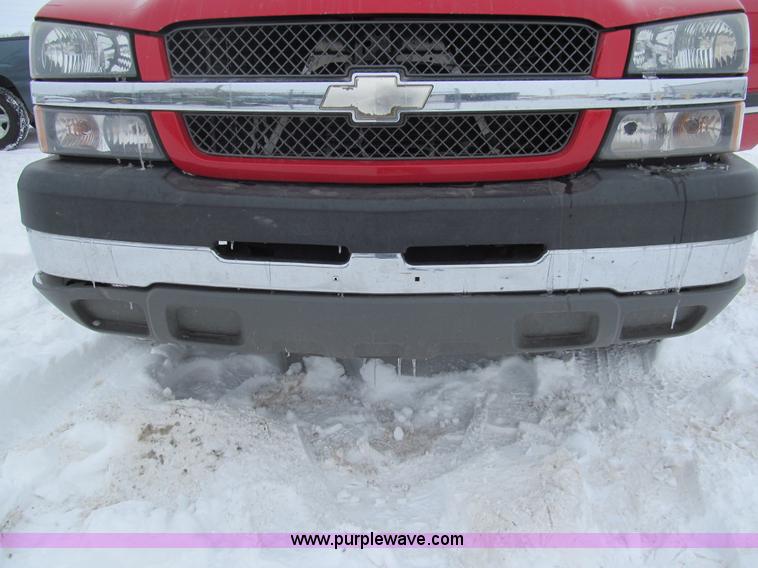 image for item G9547 2004 Chevrolet Silverado 2500HD Crew Cab pickup truck