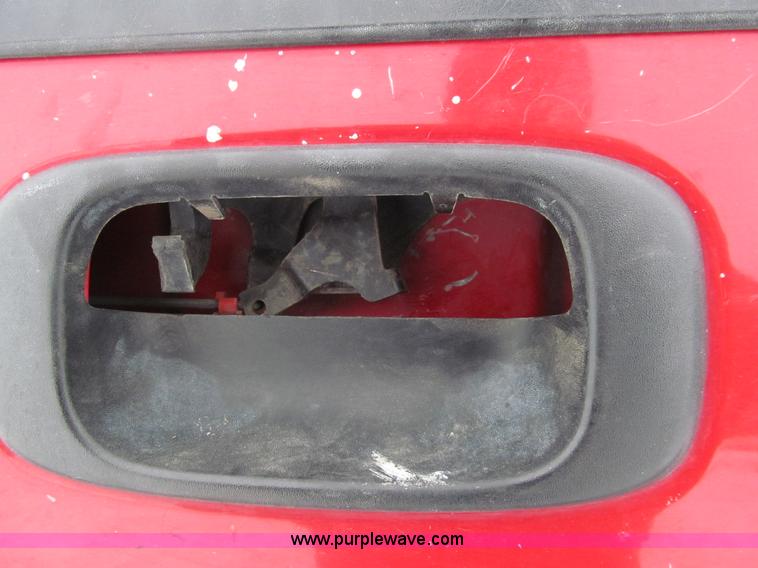 image for item G9547 2004 Chevrolet Silverado 2500HD Crew Cab pickup truck