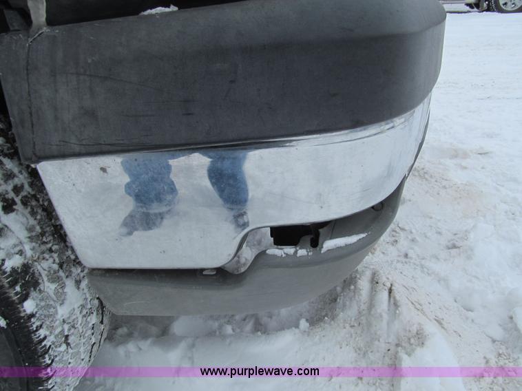 image for item G9547 2004 Chevrolet Silverado 2500HD Crew Cab pickup truck