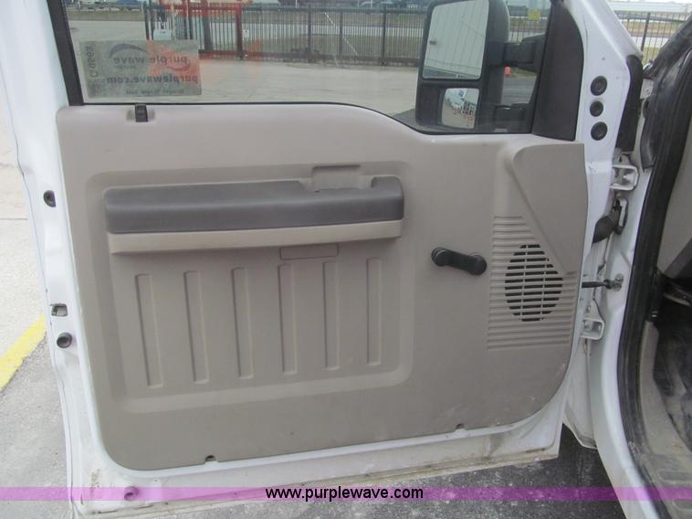image for item G9563 2008 Ford F350 Super Duty XL pickup truck