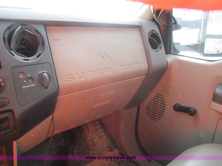 image for item G9563 2008 Ford F350 Super Duty XL pickup truck