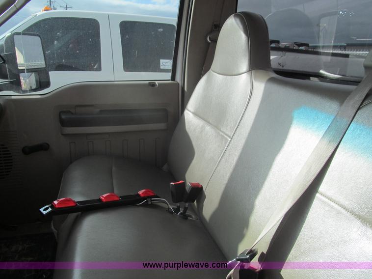 image for item G9563 2008 Ford F350 Super Duty XL pickup truck