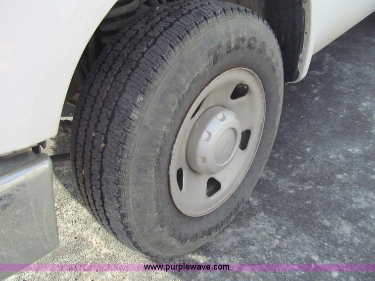 image for item G9563 2008 Ford F350 Super Duty XL pickup truck