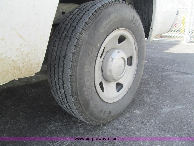 image for item G9563 2008 Ford F350 Super Duty XL pickup truck