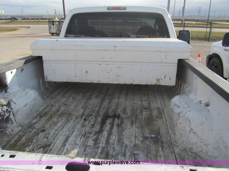 image for item G9563 2008 Ford F350 Super Duty XL pickup truck