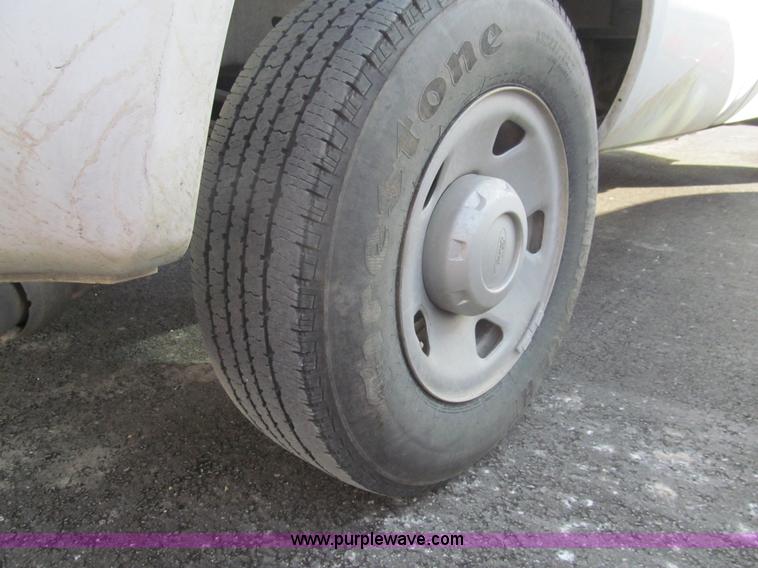 image for item G9563 2008 Ford F350 Super Duty XL pickup truck