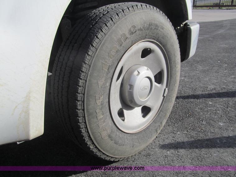 image for item G9563 2008 Ford F350 Super Duty XL pickup truck