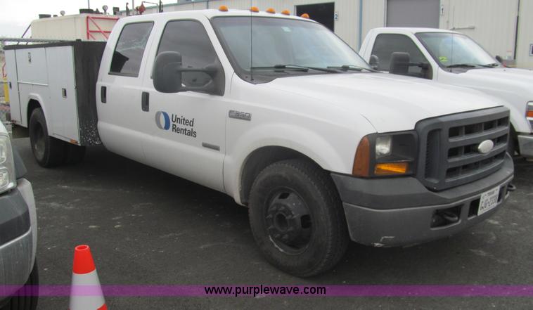 image for item G9564 2007 Ford F350 Super Duty XLT Crew Cab service truck