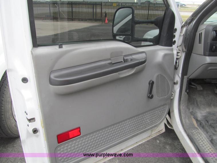 image for item G9564 2007 Ford F350 Super Duty XLT Crew Cab service truck