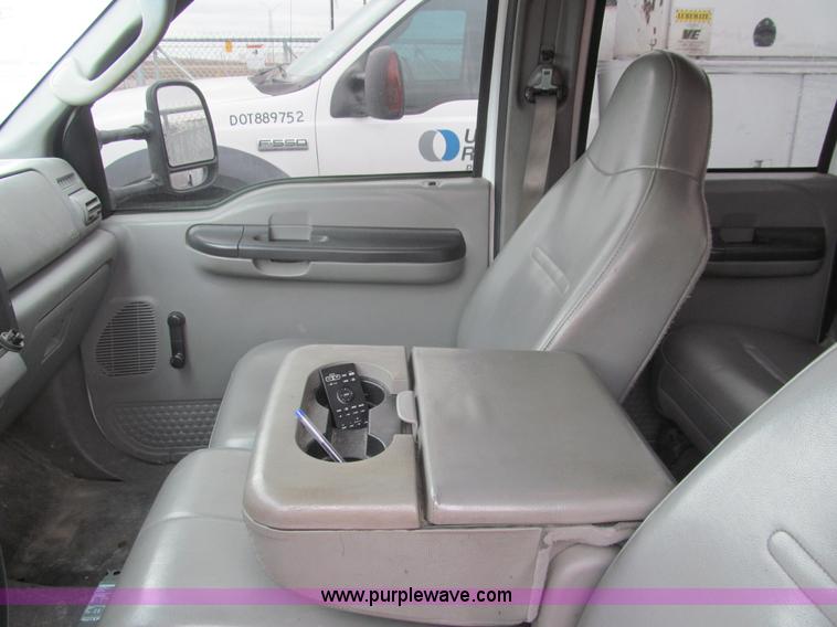 image for item G9564 2007 Ford F350 Super Duty XLT Crew Cab service truck