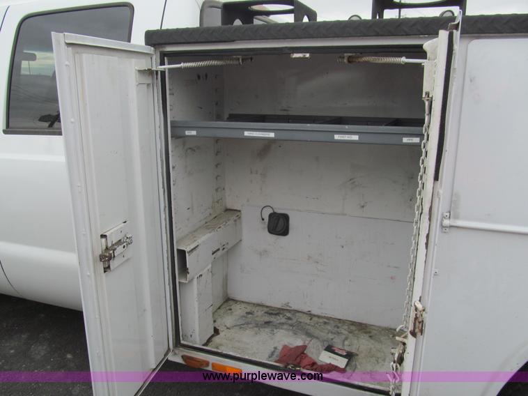 image for item G9564 2007 Ford F350 Super Duty XLT Crew Cab service truck