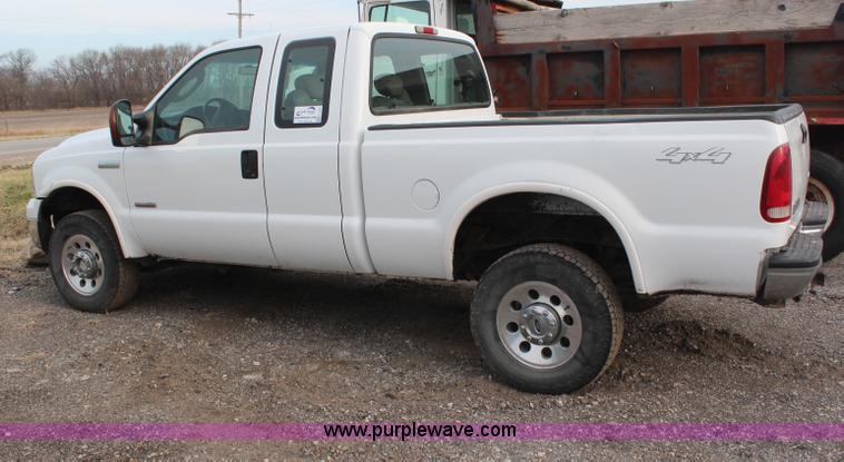 image for item H1413 2005 Ford F250 Super Duty SuperCab pickup truck