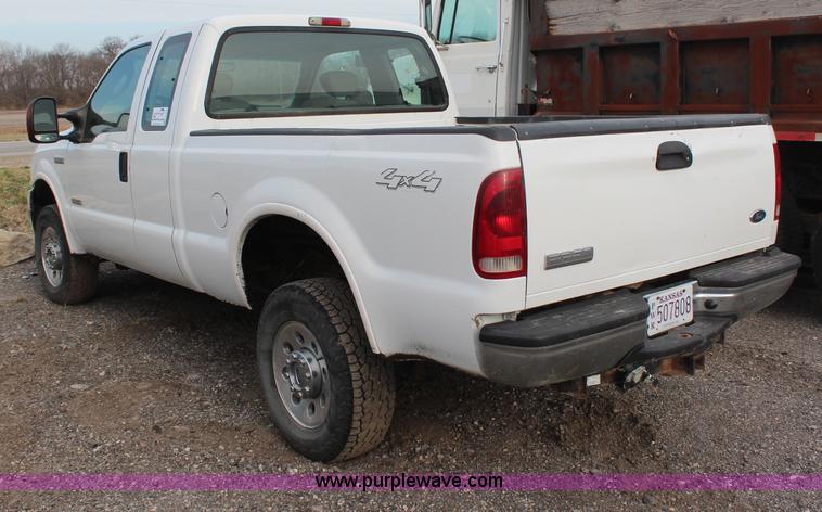 image for item H1413 2005 Ford F250 Super Duty SuperCab pickup truck