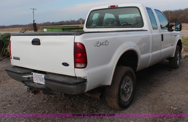 image for item H1413 2005 Ford F250 Super Duty SuperCab pickup truck