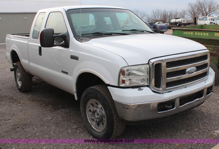 image for item H1413 2005 Ford F250 Super Duty SuperCab pickup truck