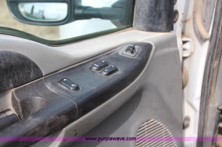 image for item H1413 2005 Ford F250 Super Duty SuperCab pickup truck