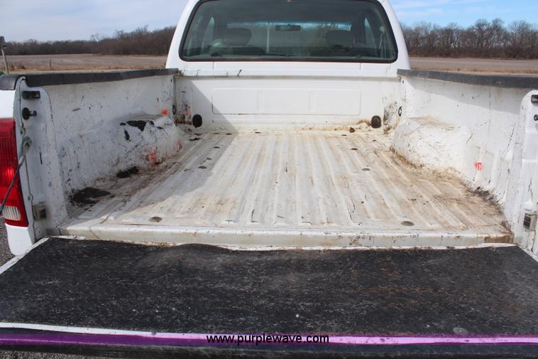 image for item H1413 2005 Ford F250 Super Duty SuperCab pickup truck