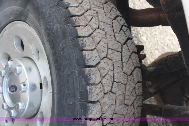 image for item H1413 2005 Ford F250 Super Duty SuperCab pickup truck