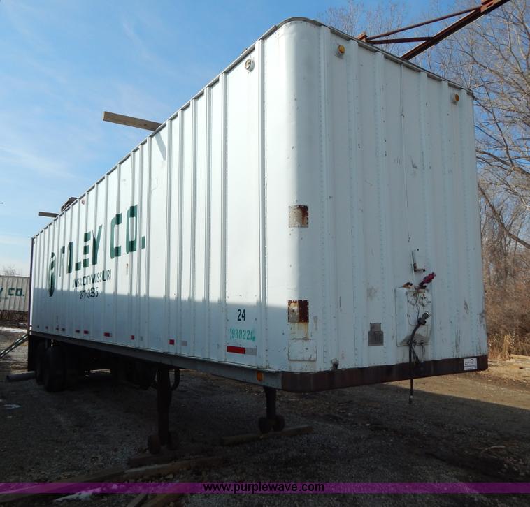 image for item H3794 1969 Fruehauf FG-8-F2-40 dry van trailer