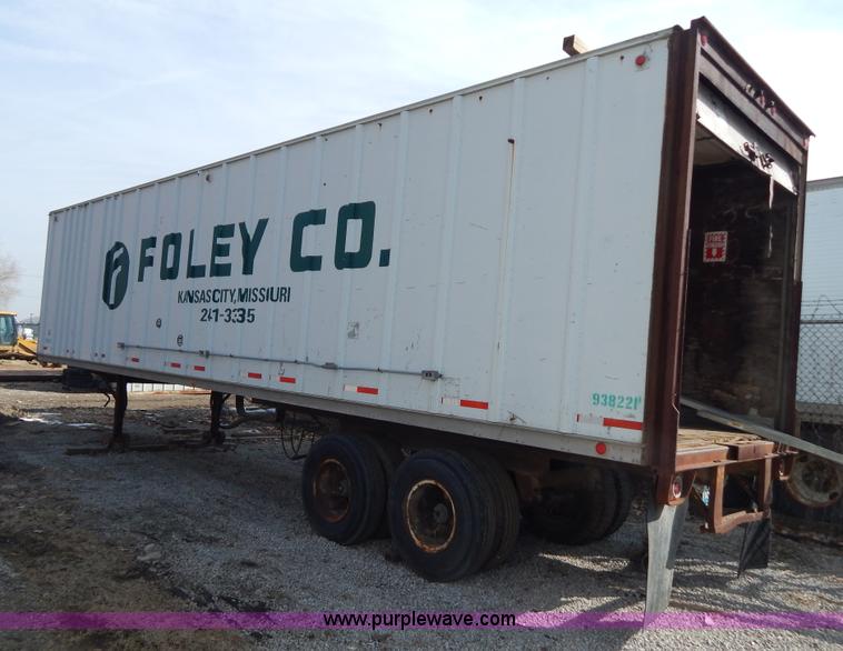 image for item H3794 1969 Fruehauf FG-8-F2-40 dry van trailer
