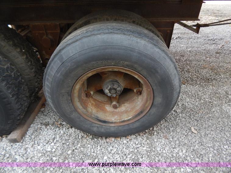 image for item H3794 1969 Fruehauf FG-8-F2-40 dry van trailer