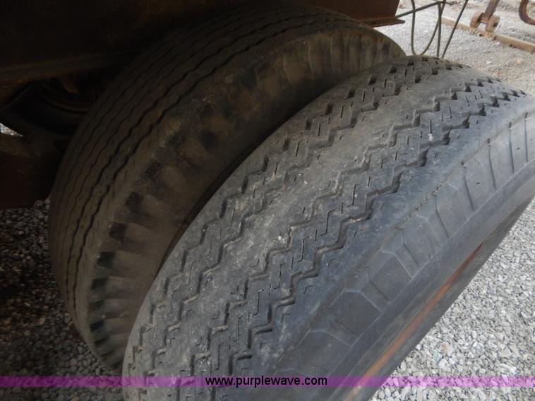 image for item H3794 1969 Fruehauf FG-8-F2-40 dry van trailer