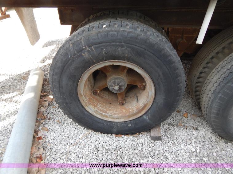 image for item H3794 1969 Fruehauf FG-8-F2-40 dry van trailer