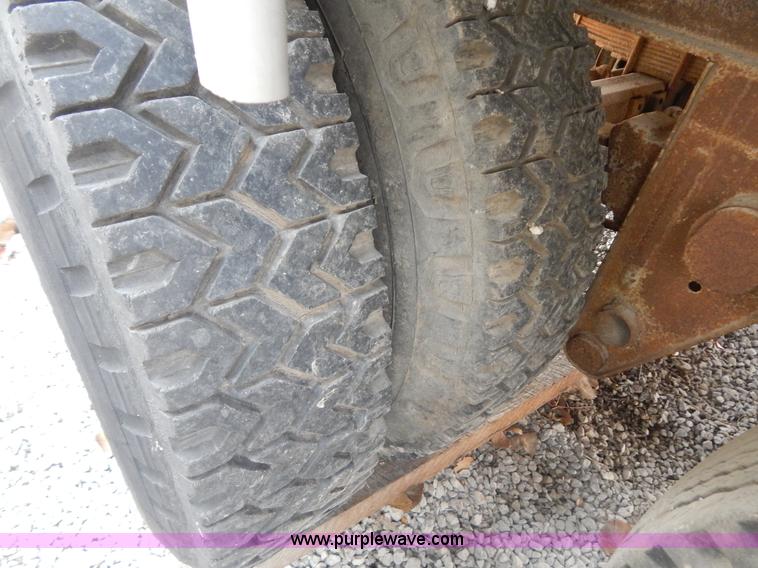 image for item H3794 1969 Fruehauf FG-8-F2-40 dry van trailer