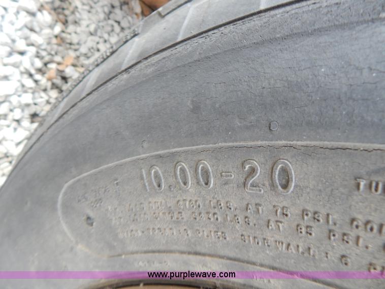 image for item H3794 1969 Fruehauf FG-8-F2-40 dry van trailer