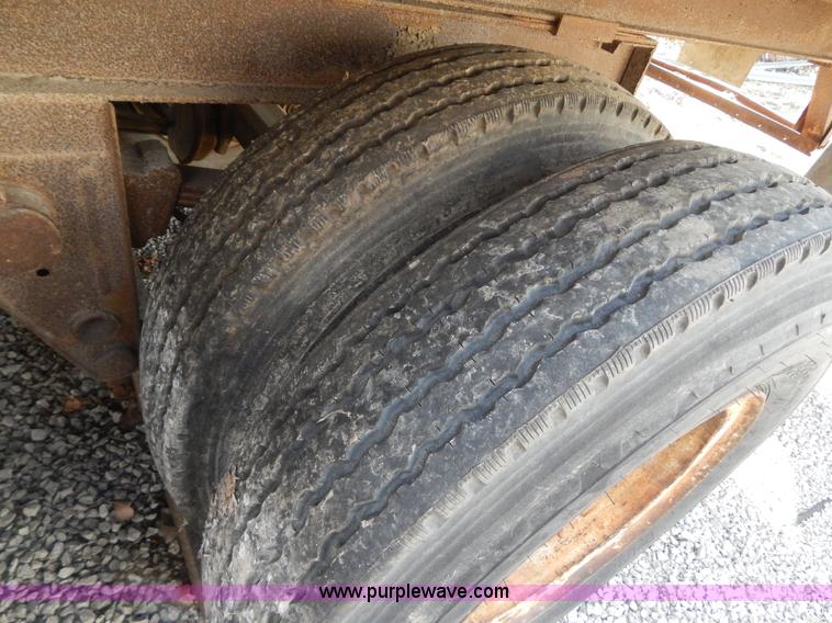 image for item H3794 1969 Fruehauf FG-8-F2-40 dry van trailer