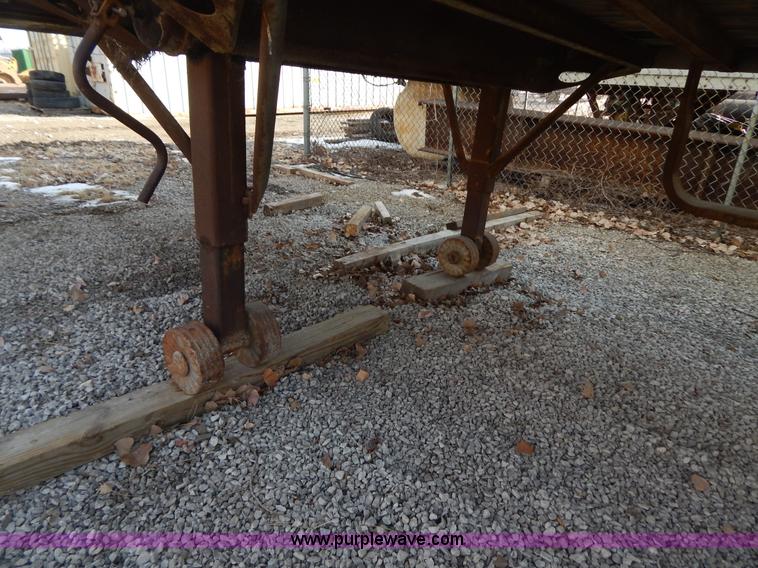 image for item H3794 1969 Fruehauf FG-8-F2-40 dry van trailer