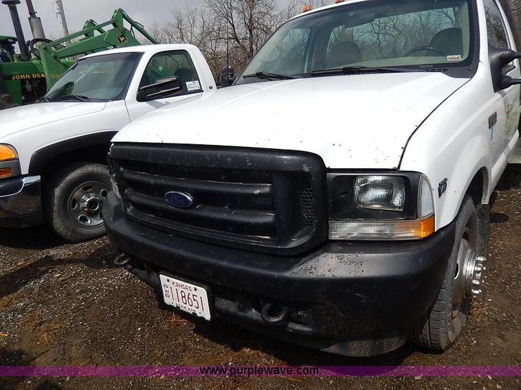 image for item H6207 2002 Ford F350 Super Duty pickup truck