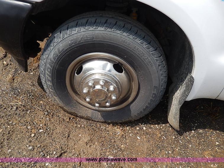 image for item H6207 2002 Ford F350 Super Duty pickup truck