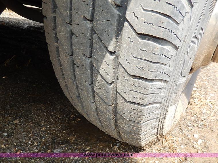 image for item H6207 2002 Ford F350 Super Duty pickup truck