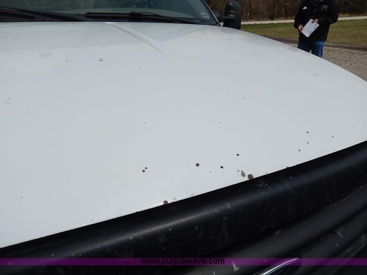 image for item H6207 2002 Ford F350 Super Duty pickup truck