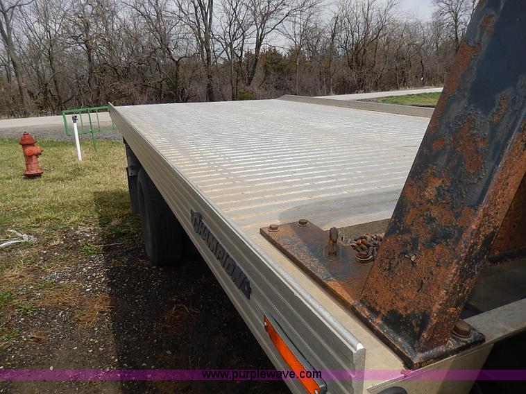 image for item H6207 2002 Ford F350 Super Duty pickup truck