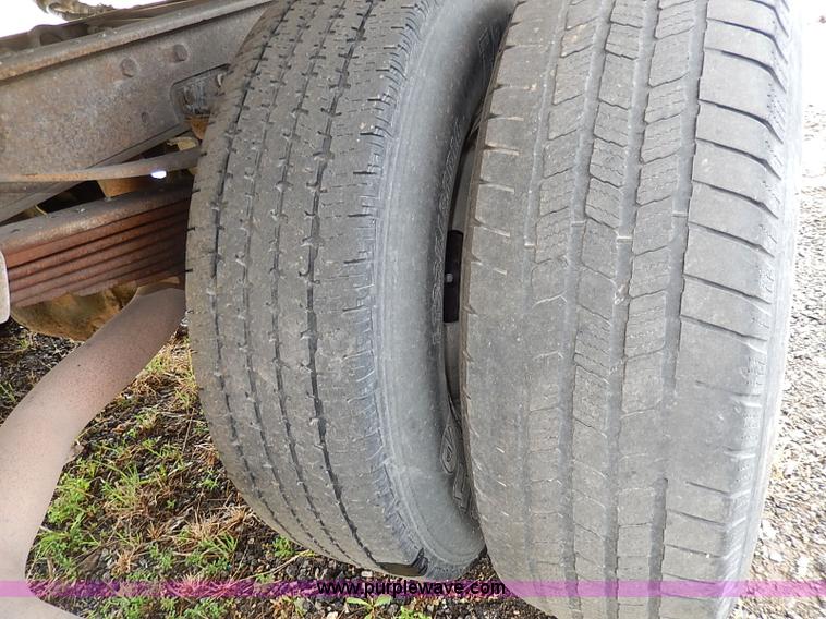 image for item H6207 2002 Ford F350 Super Duty pickup truck