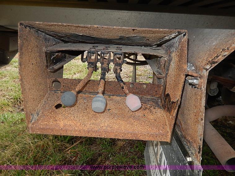 image for item H6207 2002 Ford F350 Super Duty pickup truck