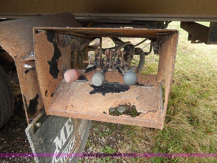 image for item H6207 2002 Ford F350 Super Duty pickup truck