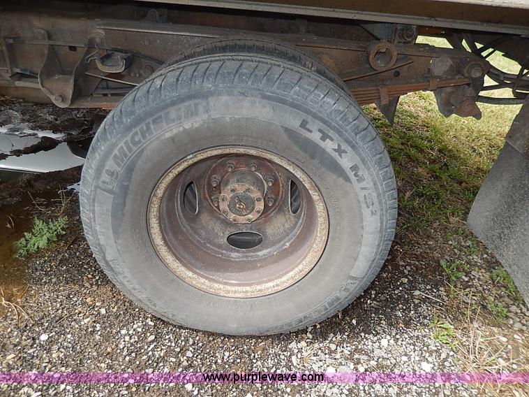 image for item H6207 2002 Ford F350 Super Duty pickup truck