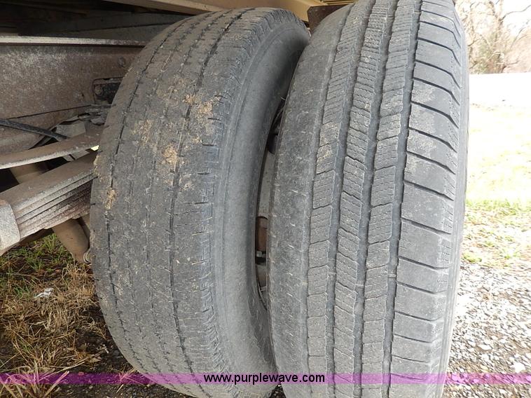 image for item H6207 2002 Ford F350 Super Duty pickup truck