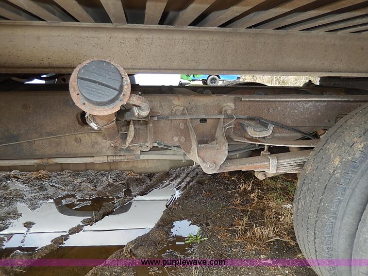 image for item H6207 2002 Ford F350 Super Duty pickup truck