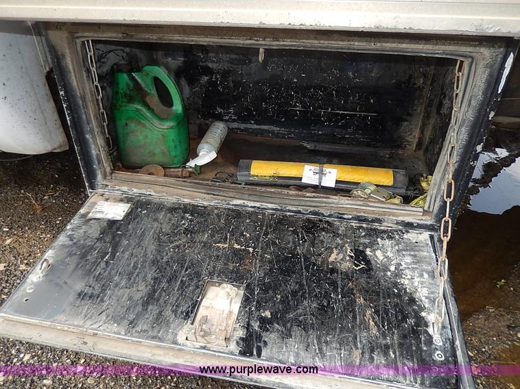 image for item H6207 2002 Ford F350 Super Duty pickup truck