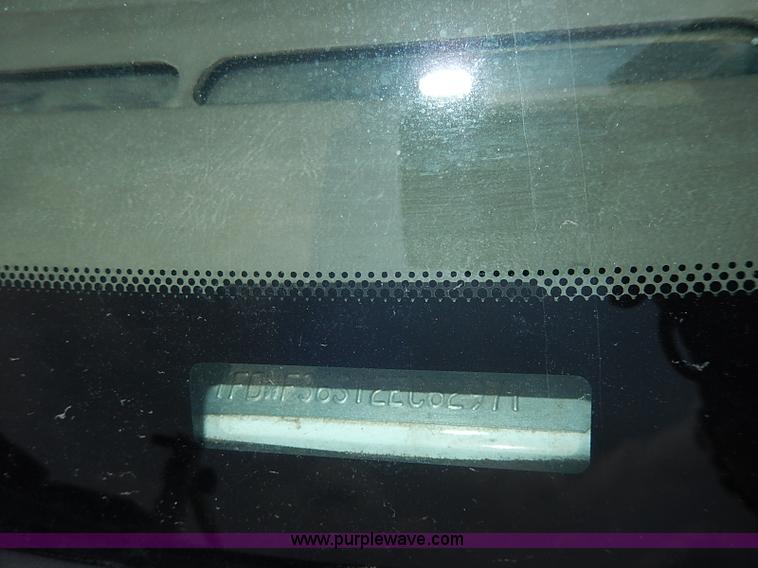 image for item H6207 2002 Ford F350 Super Duty pickup truck