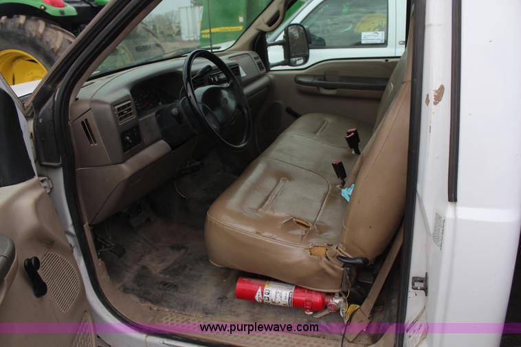 image for item H6207 2002 Ford F350 Super Duty pickup truck